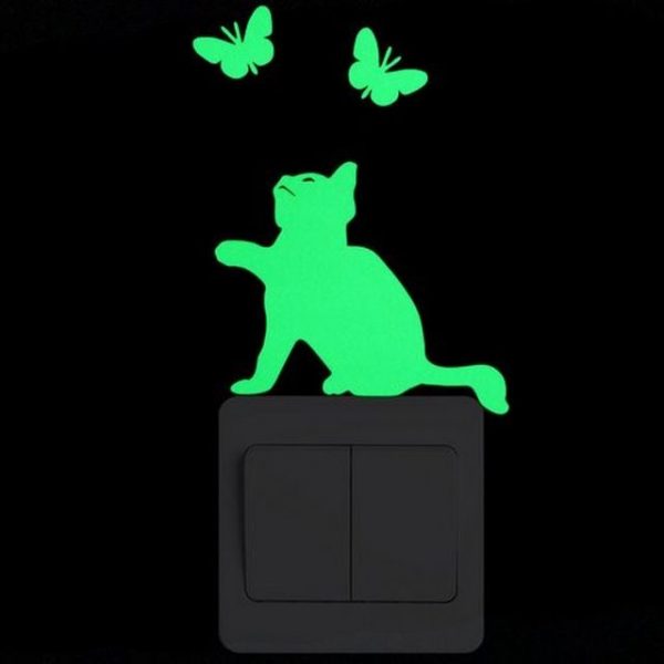 Sticker fosforescent cu pisica si fluturasi pentru intrerupator/priza, 10×10 cm, culoare verde