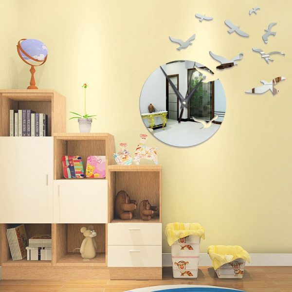 Ceas decorativ  de perete cu pescarusi, oglinda acrilica, 45×43 cm, culoare argintiu