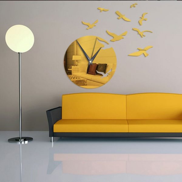 Ceas decorativ  de perete cu pescarusi, oglinda acrilica, 45×43 cm, culoare auriu